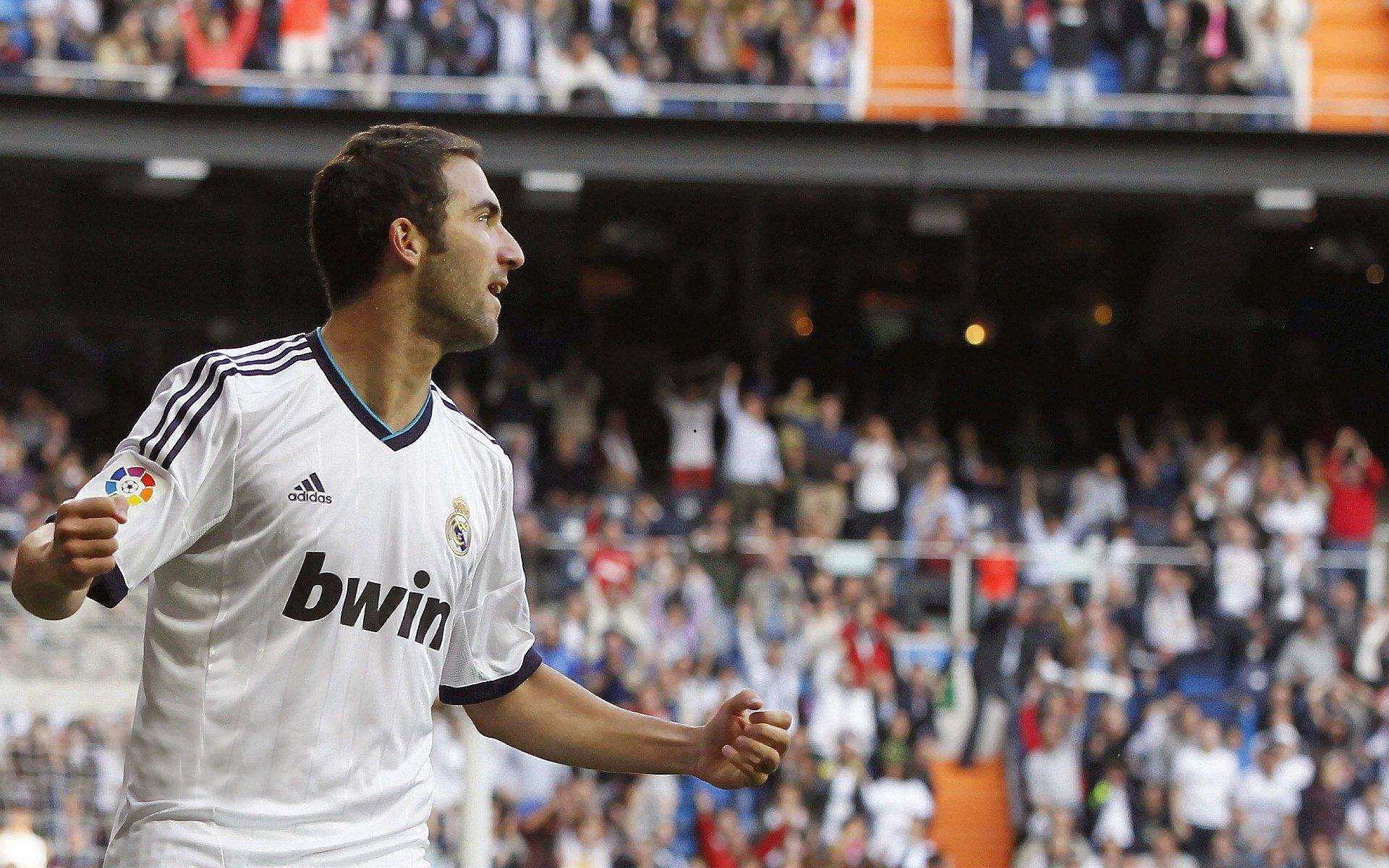 远藤航展现多面手本色，位置灵活性成日本队战术关键，曾坦言在日本联赛踢过中后卫