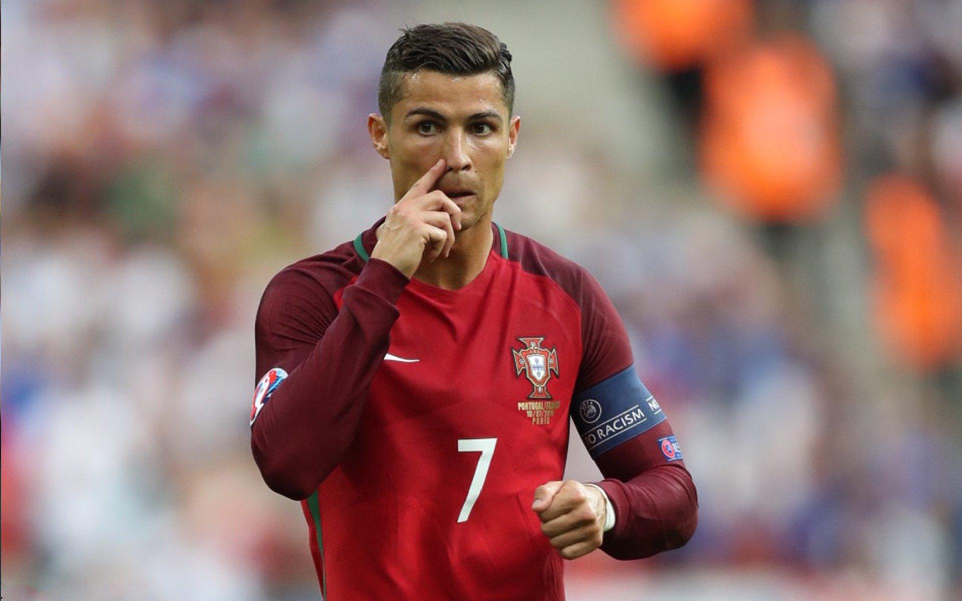 埃莫森正式亮相诺坎普，拉波尔塔盛赞其具巴西伟右潜质