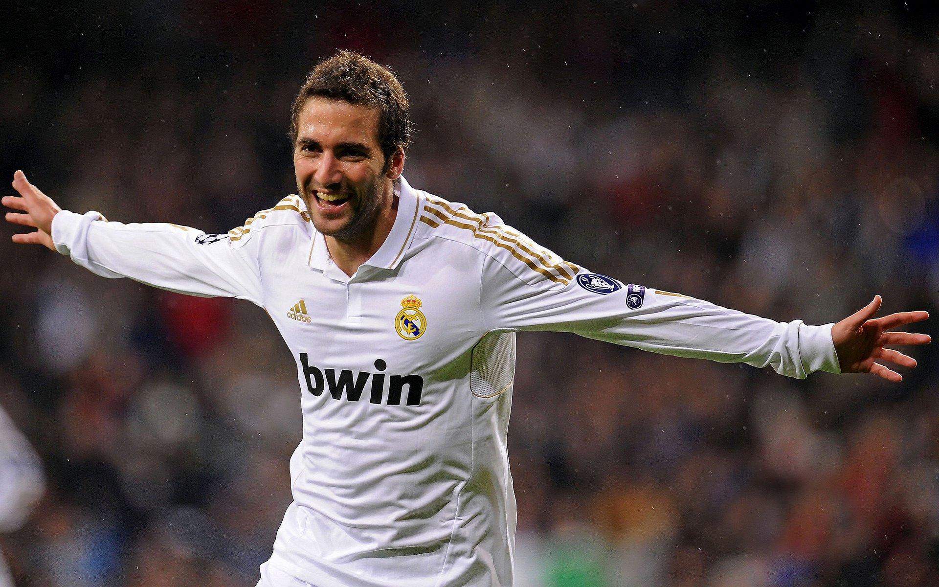 梅西巴黎首秀引爆王子公园，豪言夺欧冠盛赞内马尔姆巴佩组合