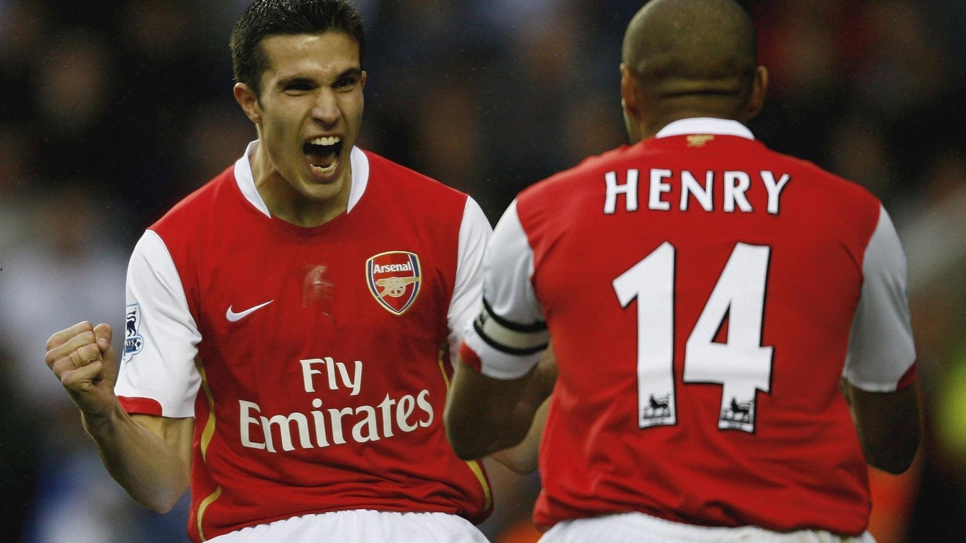 那年今日，范佩西空降梦剧场，红魔20冠功勋永载史册